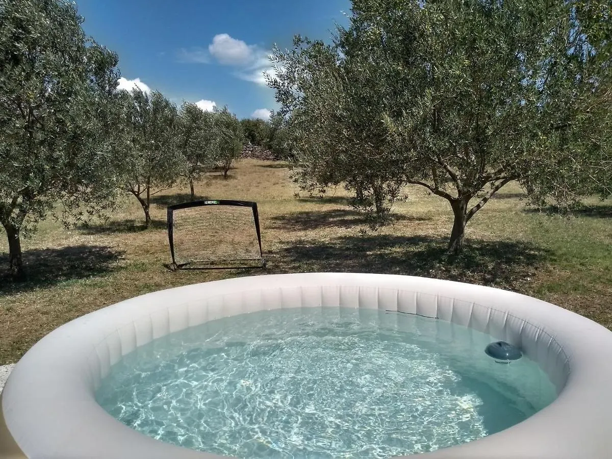 Comfortable House With Large Garden Galizana