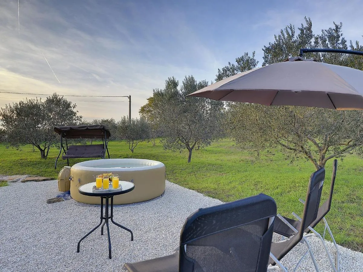 Comfortable House With Large Garden Galizana