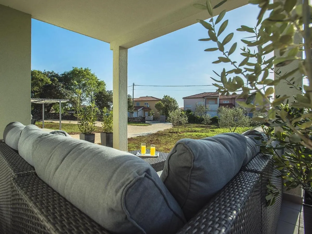 Comfortable House With Large Garden Galizana Croatia