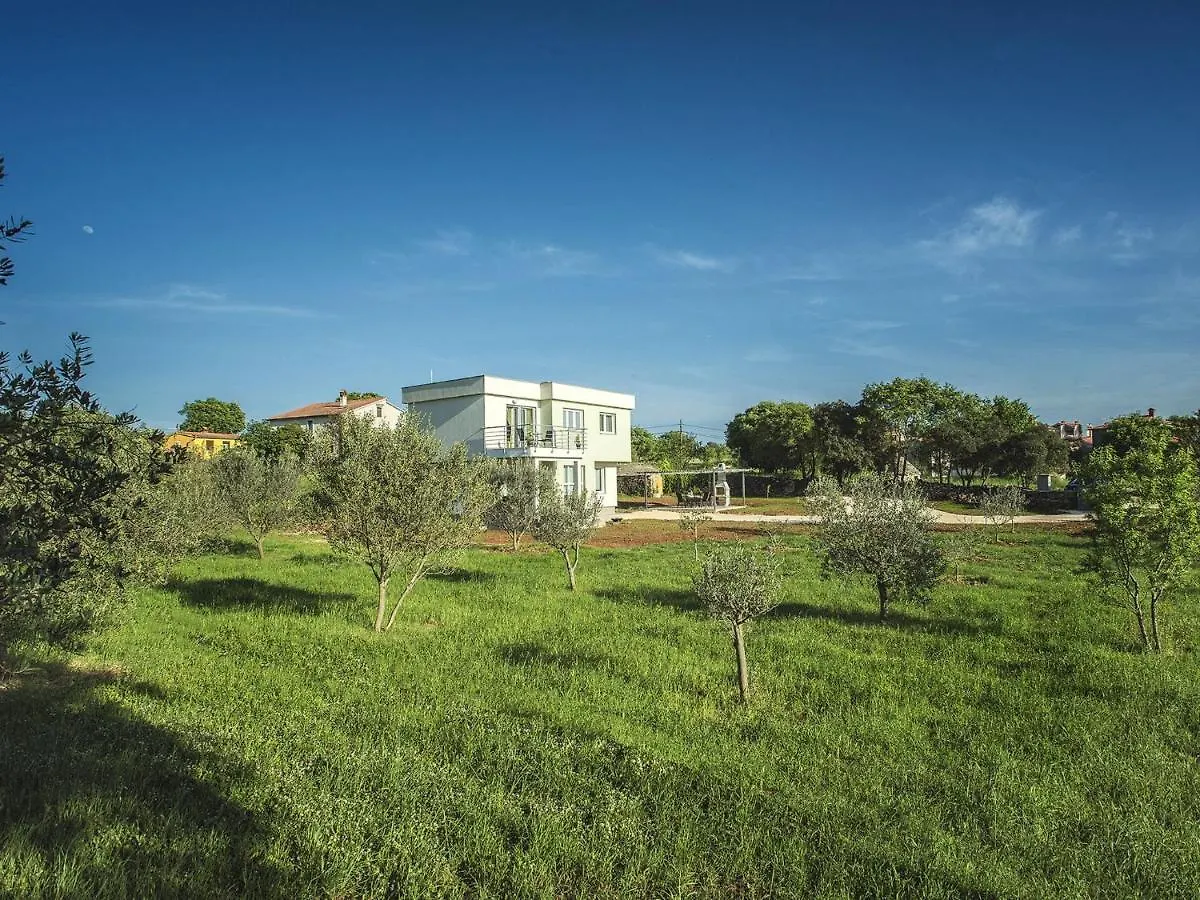 Comfortable House With Large Garden Galizana Holiday home