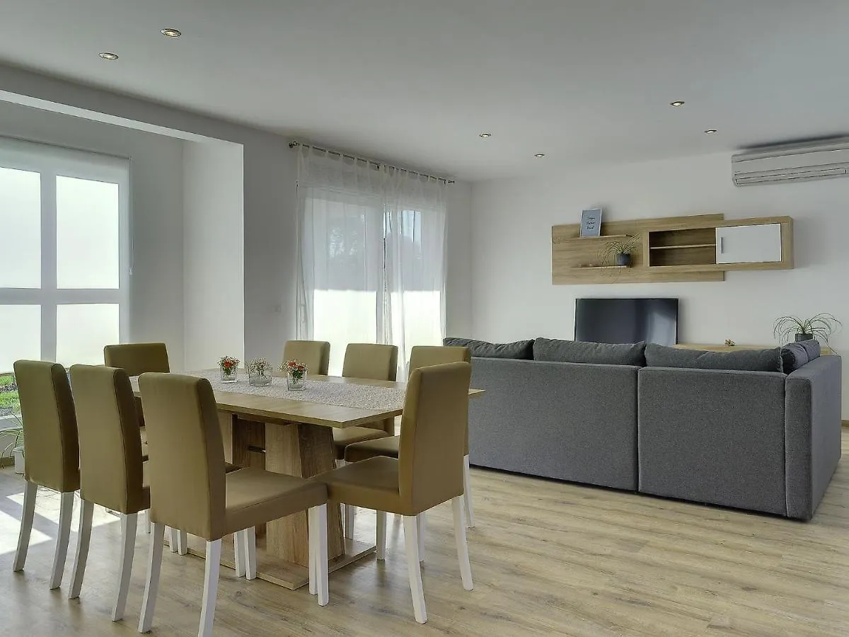 펜션 Comfortable House With Large Garden Galižana