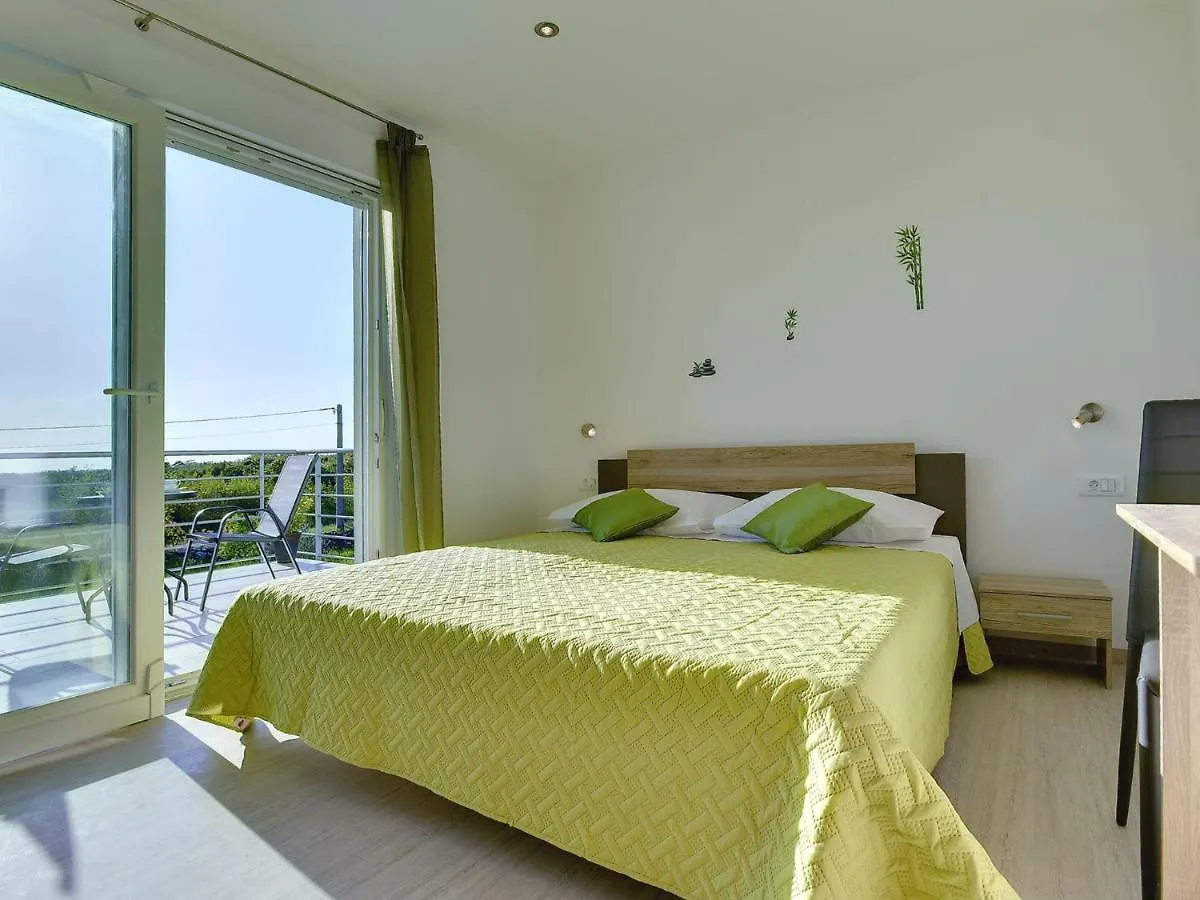 Comfortable House With Large Garden Galizana